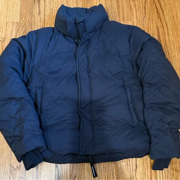 Aritzia Black SuperPuff Jacket - Picture 1 of 7